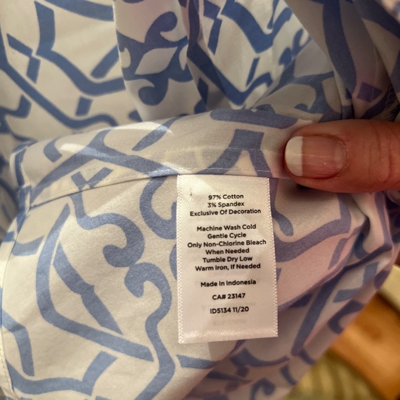 Talbots, Size 2P, blue and white sleeveless shirt - Picture 4 of 4